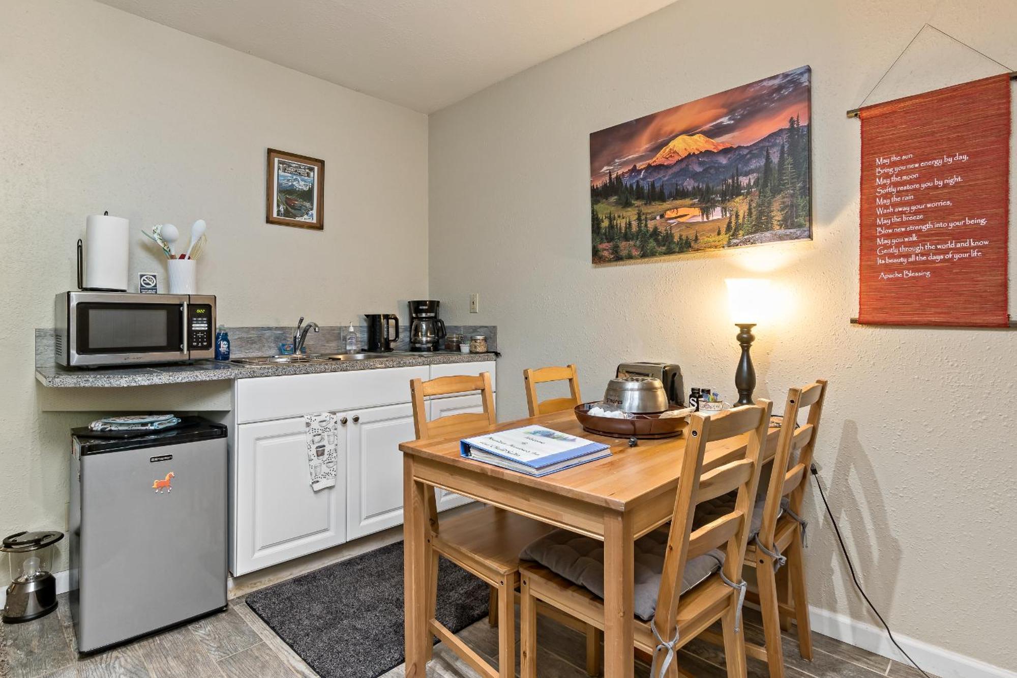 Mountain Meadows Inn & Chalet Suites Ashford Dış mekan fotoğraf